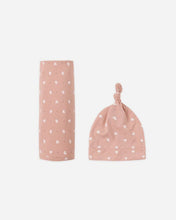 Load image into Gallery viewer, Bamboo Swaddle + Knotted Hat || Pink Hearts
