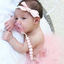 Load image into Gallery viewer, Ali+Oli Silicone Pacifier Clip (Pink)
